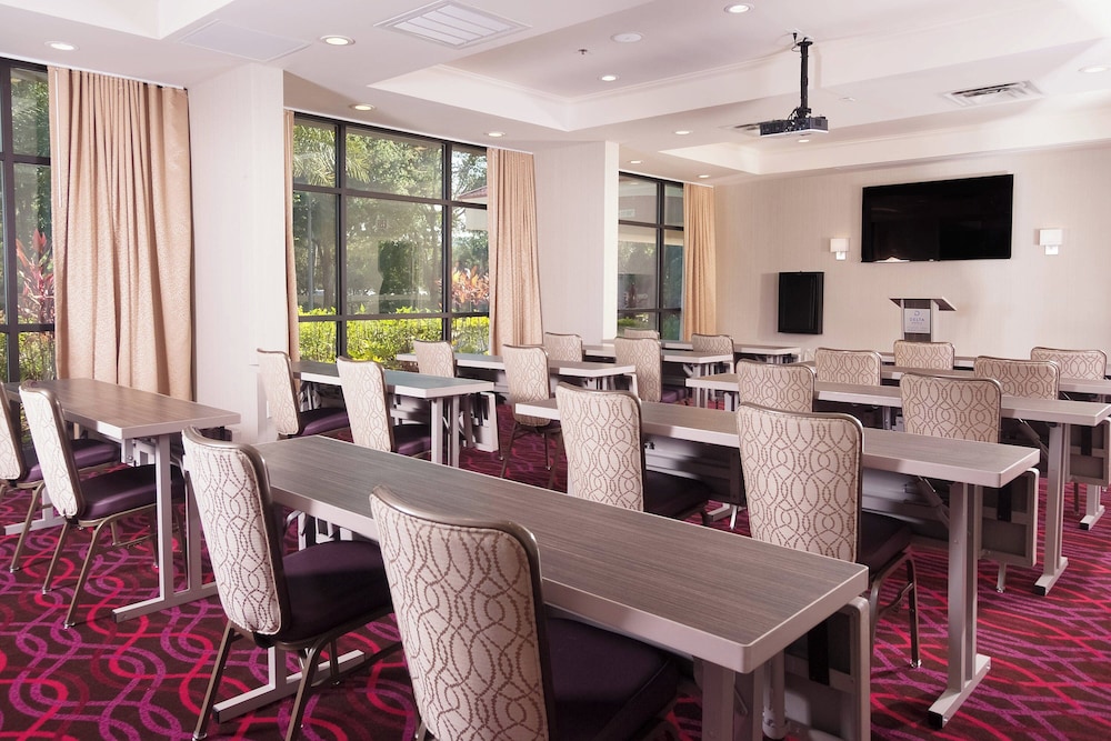 Delta Hotels by Marriott Orlando Lake Buena Vista — Hotel rooms in Orlando, Florida
