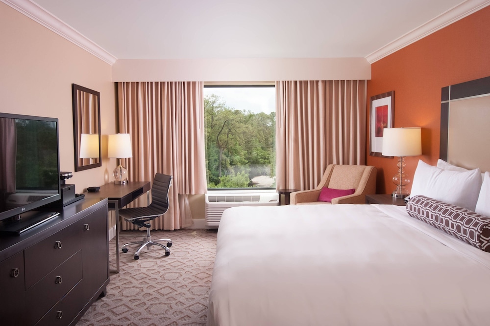 Delta Hotels by Marriott Orlando Lake Buena Vista — Hotel rooms in Orlando, Florida