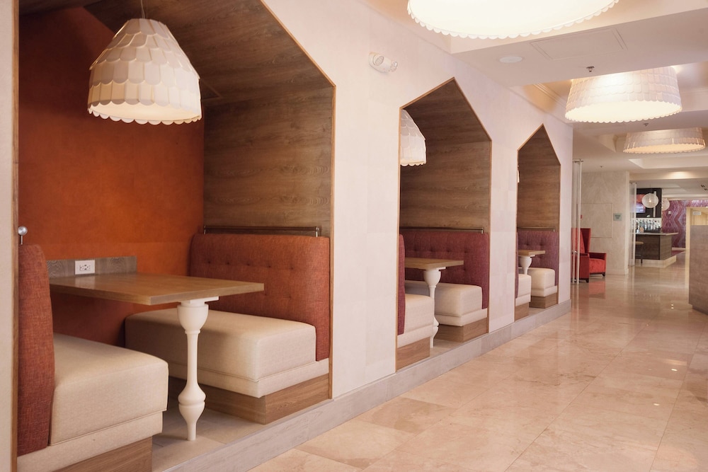 Delta Hotels by Marriott Orlando Lake Buena Vista — Restaurant & bars in Orlando, Florida