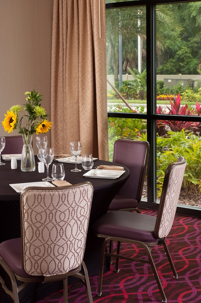 Delta Hotels by Marriott Orlando Lake Buena Vista — Restaurant & bars in Orlando, Florida