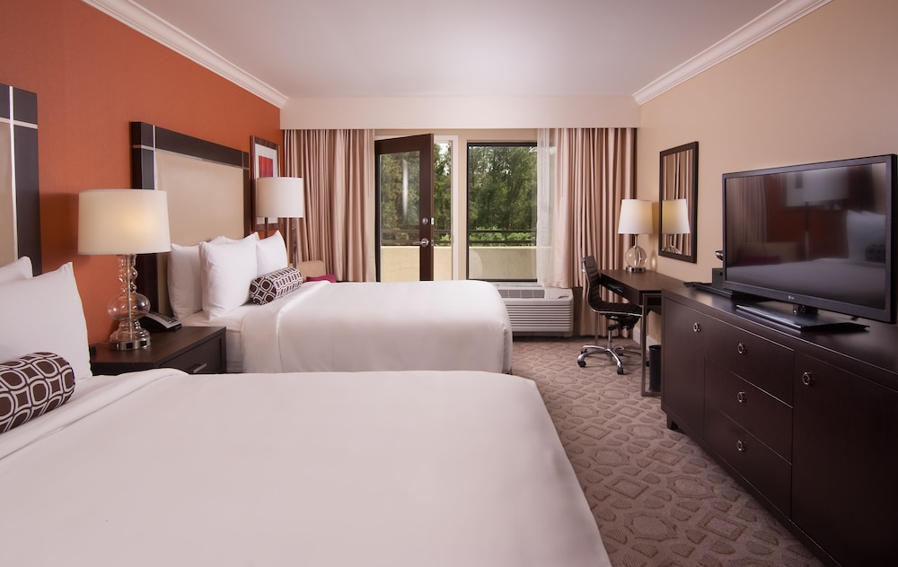 Delta Hotels by Marriott Orlando Lake Buena Vista — Hotel rooms in Orlando, Florida