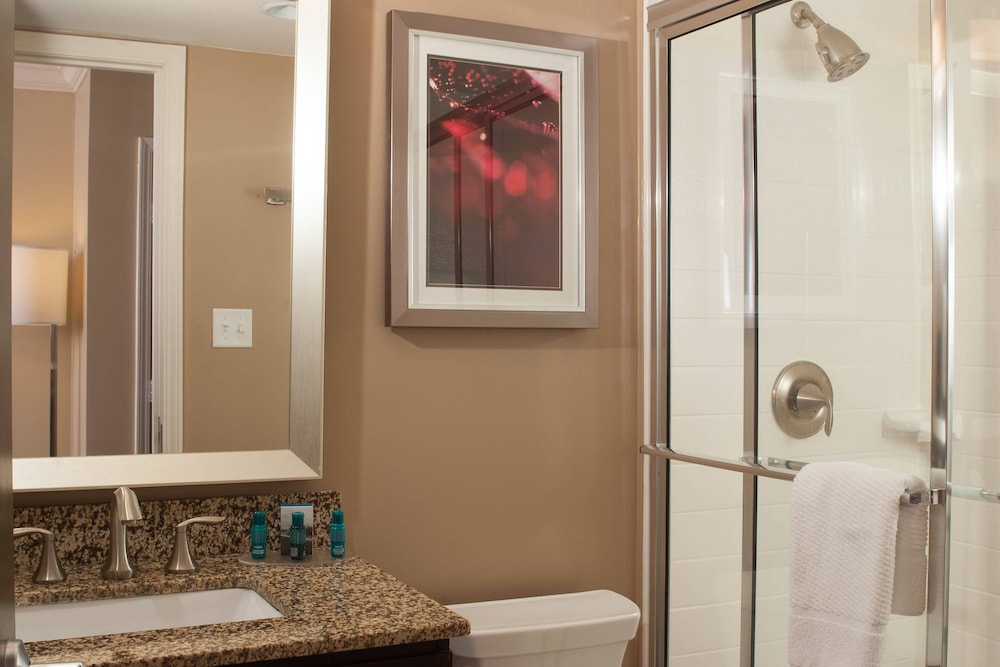 Delta Hotels by Marriott Orlando Lake Buena Vista — Hotel rooms in Orlando, Florida