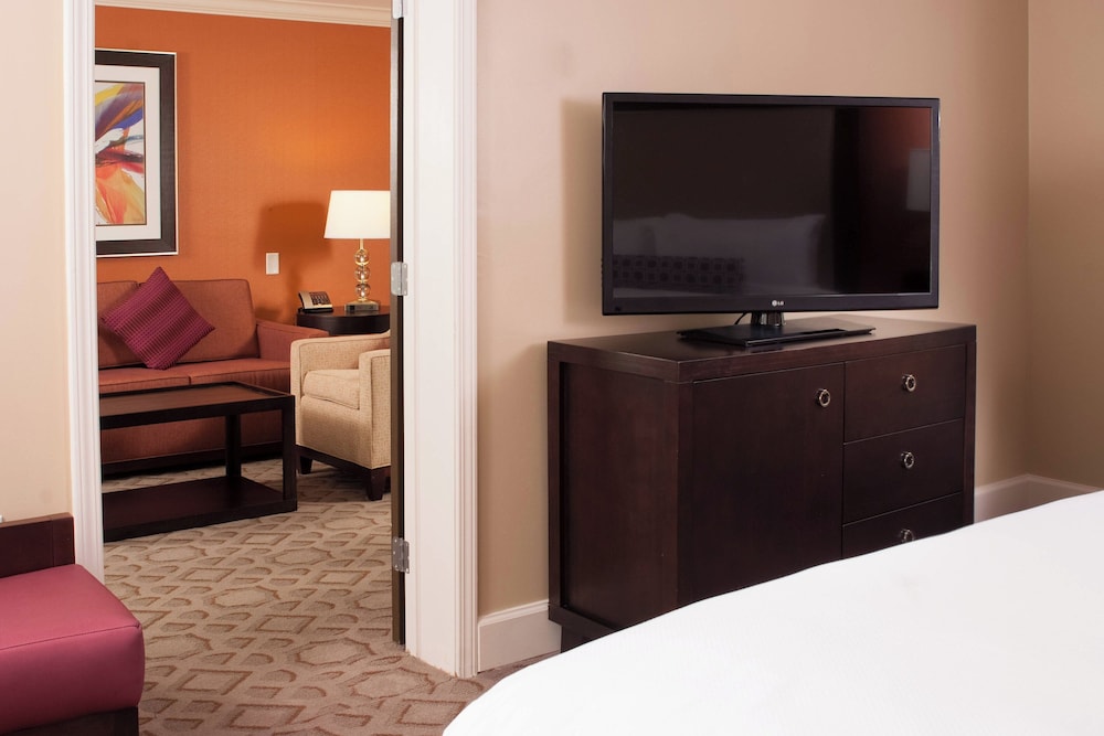 Delta Hotels by Marriott Orlando Lake Buena Vista — Hotel rooms in Orlando, Florida
