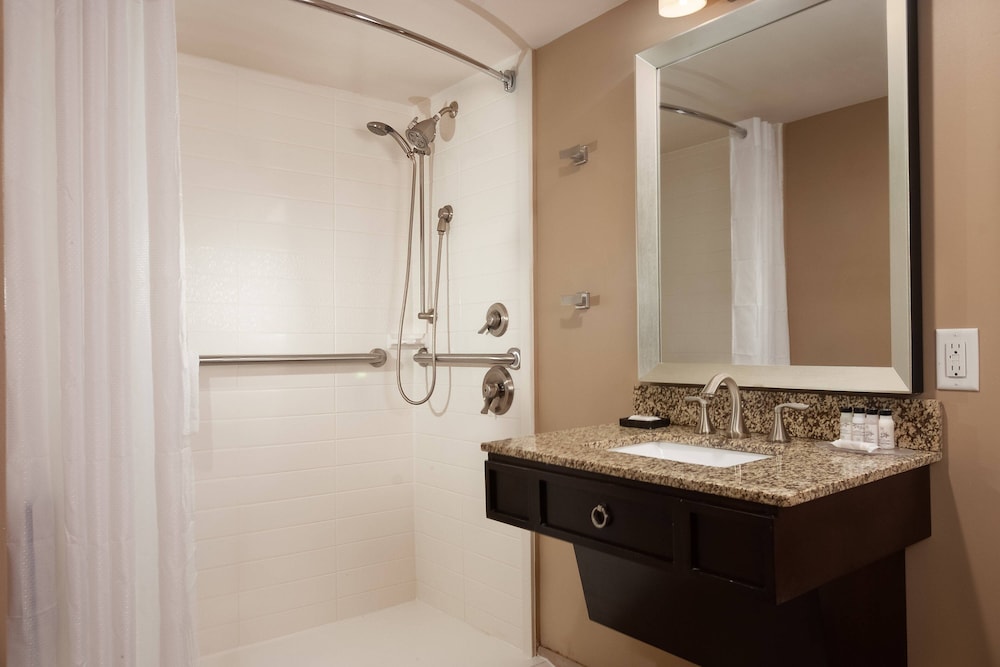 Delta Hotels by Marriott Orlando Lake Buena Vista — Hotel rooms in Orlando, Florida