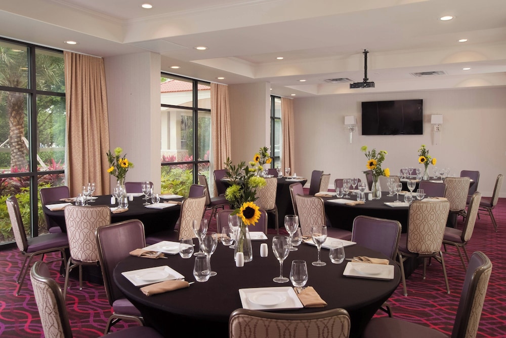 Delta Hotels by Marriott Orlando Lake Buena Vista — Restaurant & bars in Orlando, Florida