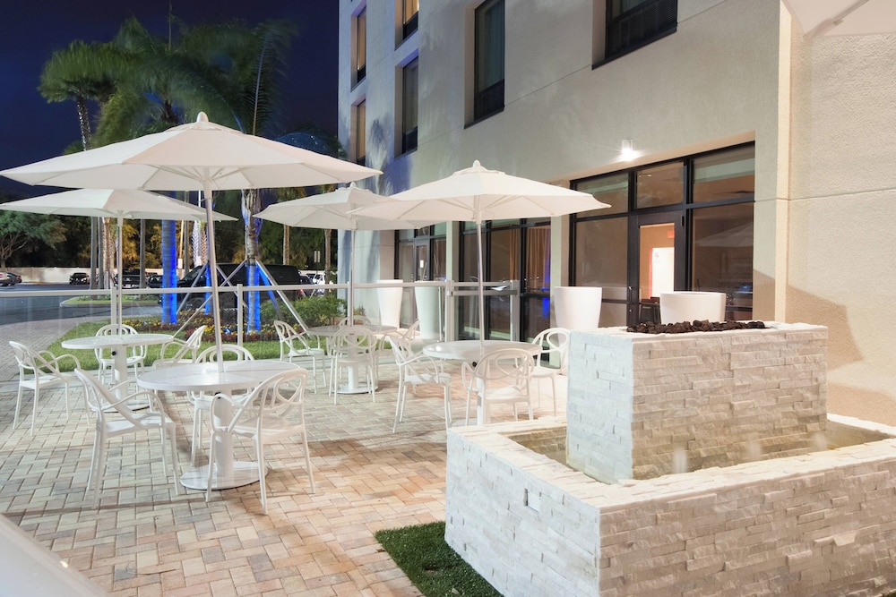 Delta Hotels by Marriott Orlando Lake Buena Vista — Restaurant & bars in Orlando, Florida