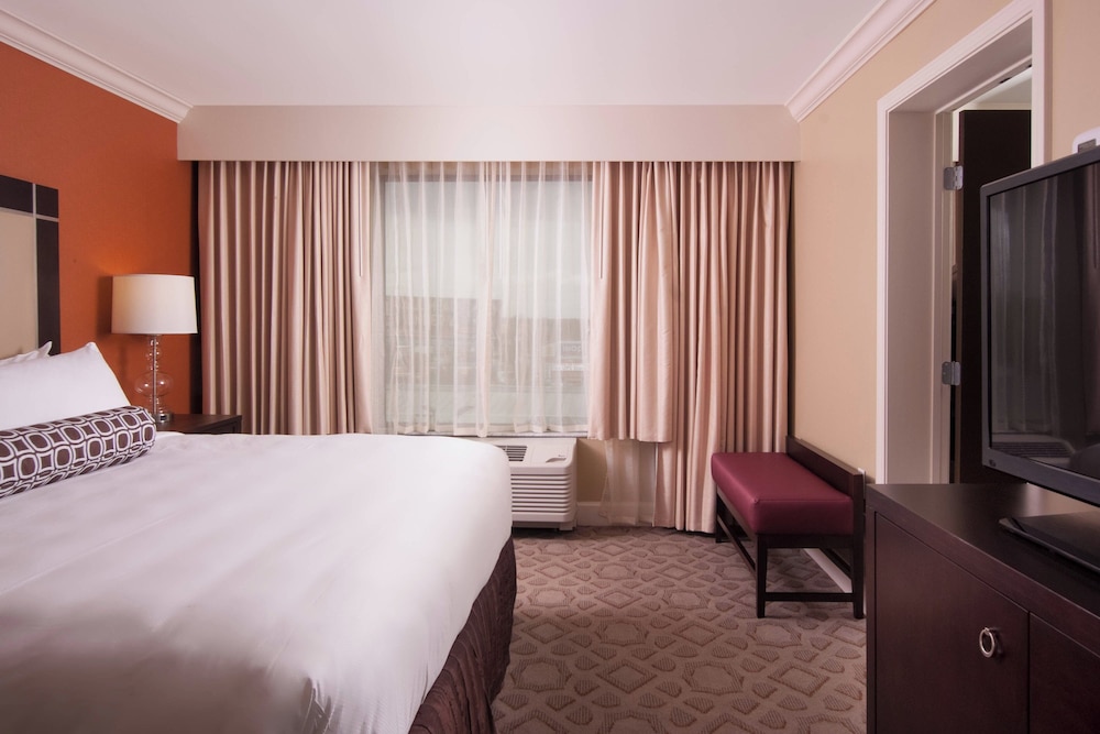 Delta Hotels by Marriott Orlando Lake Buena Vista — Hotel rooms in Orlando, Florida