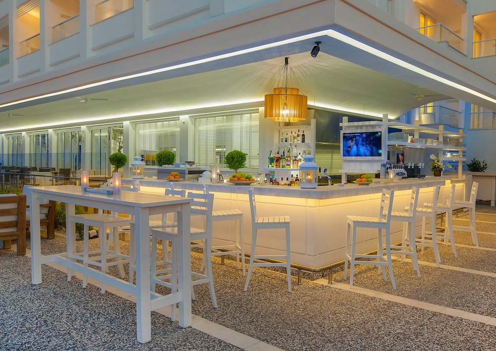 The Beachfront Hotel Adult Only 16 Plus — Restaurant & bars in Marmaris, Mugla