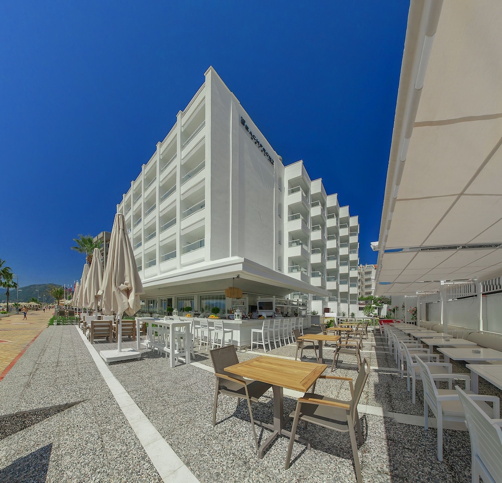 The Beachfront Hotel Adult Only 16 Plus — Hotel building in Marmaris, Mugla