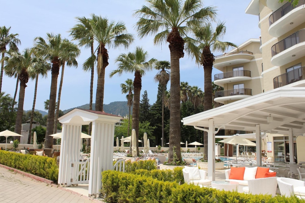 Sea Star Marmaris - Adults Only - All Inclusive — Swimming pool in İçmeler, Mugla