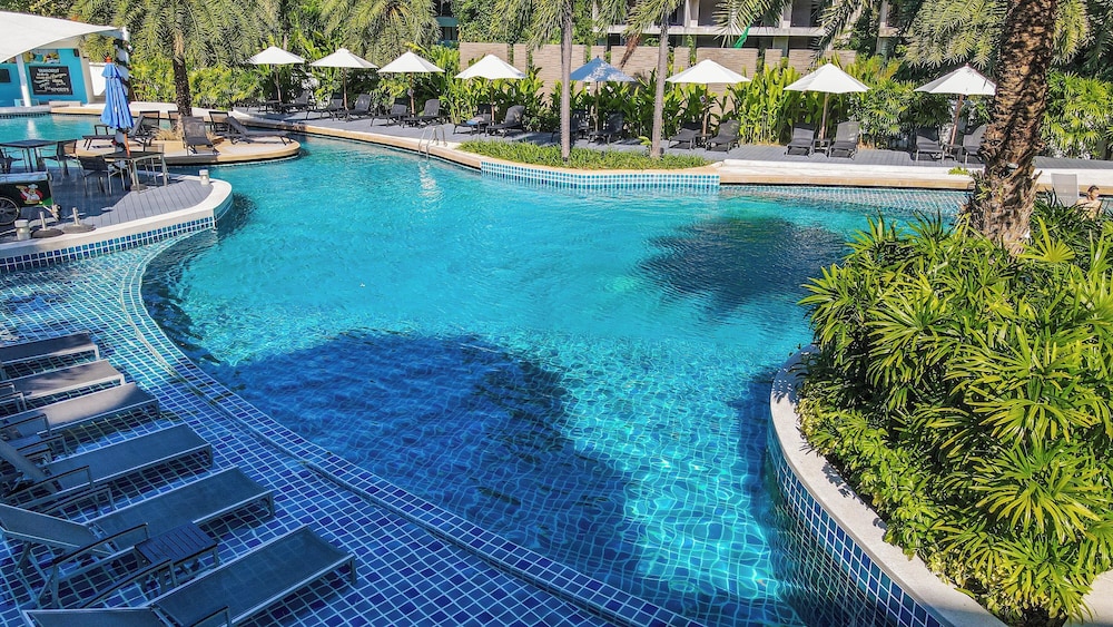 Holiday Inn Resort Phuket Karon Beach by IHG — Swimming pool in Karon, Phuket Province