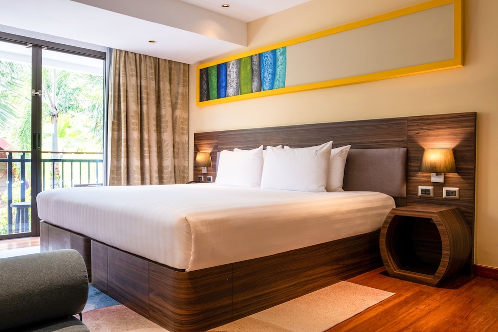 Holiday Inn Resort Phuket Karon Beach by IHG — Hotel rooms in Karon, Phuket Province
