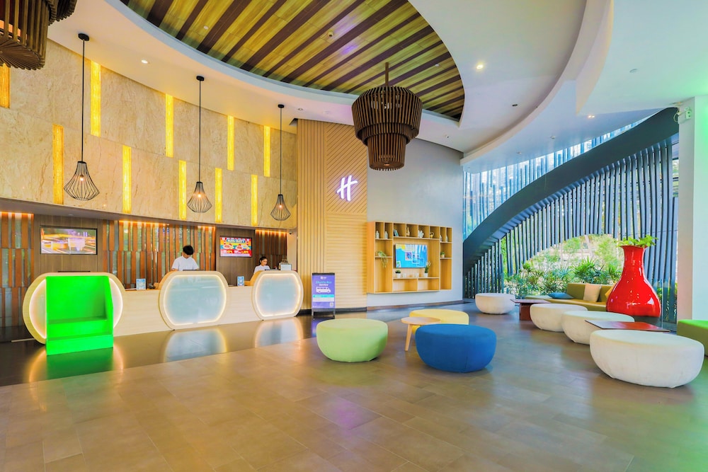 Holiday Inn Resort Phuket Karon Beach by IHG — Hotel building in Karon, Phuket Province