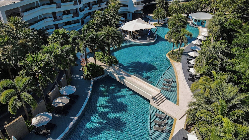 Holiday Inn Resort Phuket Karon Beach by IHG — Swimming pool in Karon, Phuket Province