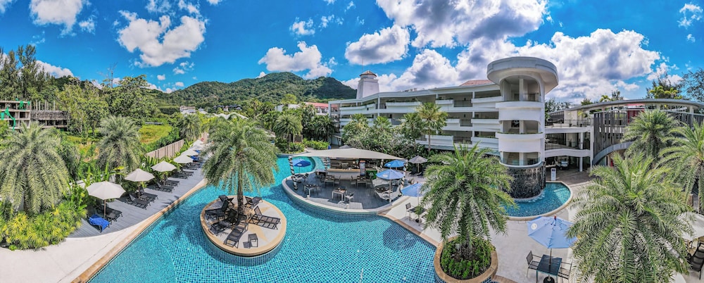 Holiday Inn Resort Phuket Karon Beach by IHG — Swimming pool in Karon, Phuket Province
