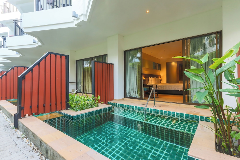 Holiday Inn Resort Phuket Karon Beach by IHG — Swimming pool in Karon, Phuket Province