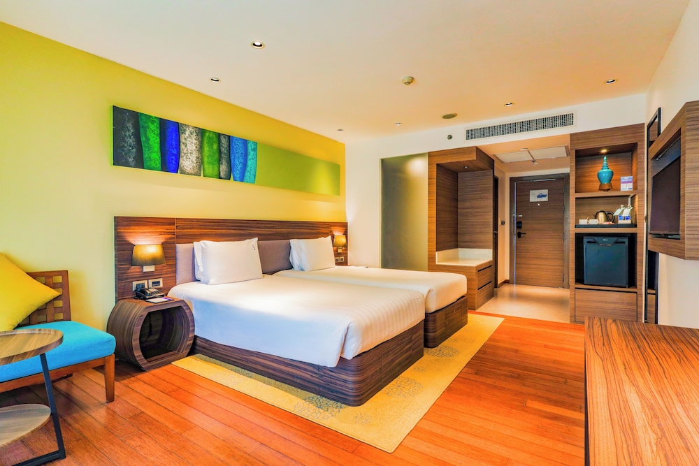 Holiday Inn Resort Phuket Karon Beach by IHG — Hotel rooms in Karon, Phuket Province