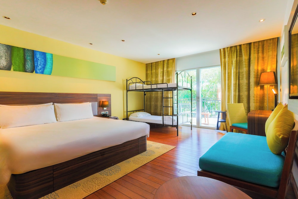 Holiday Inn Resort Phuket Karon Beach by IHG — Hotel rooms in Karon, Phuket Province
