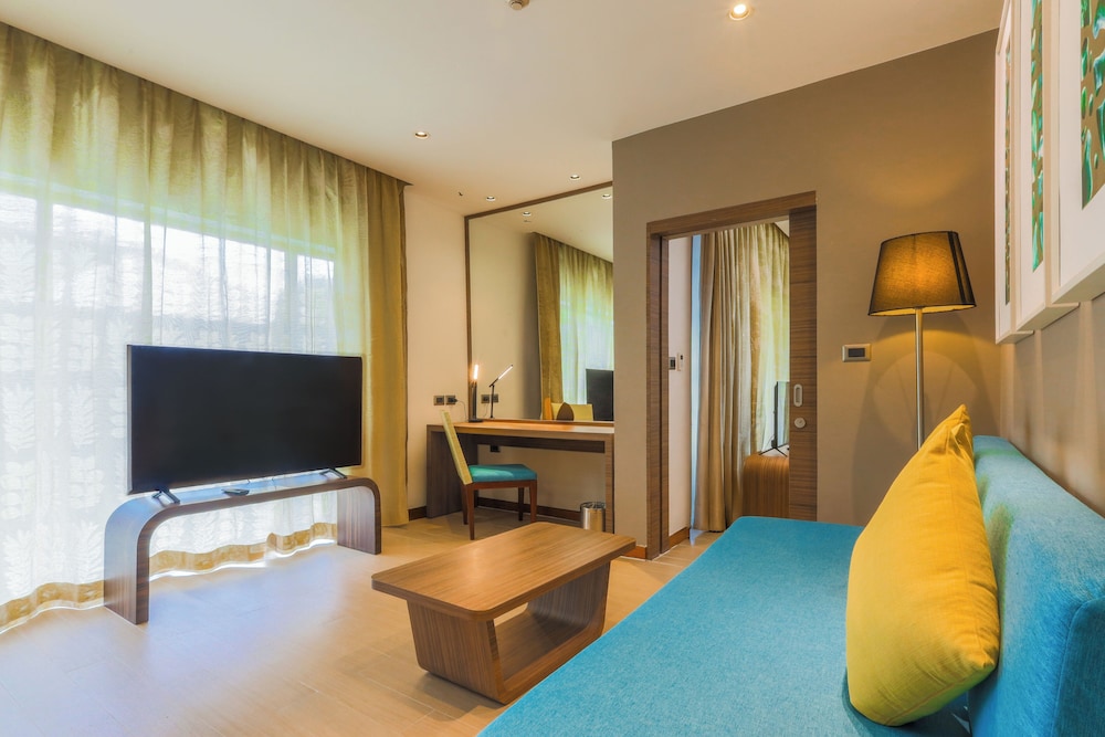Holiday Inn Resort Phuket Karon Beach by IHG — Hotel rooms in Karon, Phuket Province