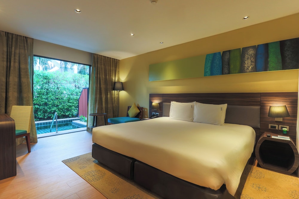 Holiday Inn Resort Phuket Karon Beach by IHG — Hotel rooms in Karon, Phuket Province