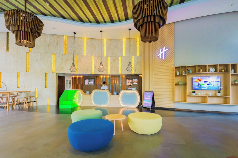 Holiday Inn Resort Phuket Karon Beach by IHG — Hotel building in Karon, Phuket Province