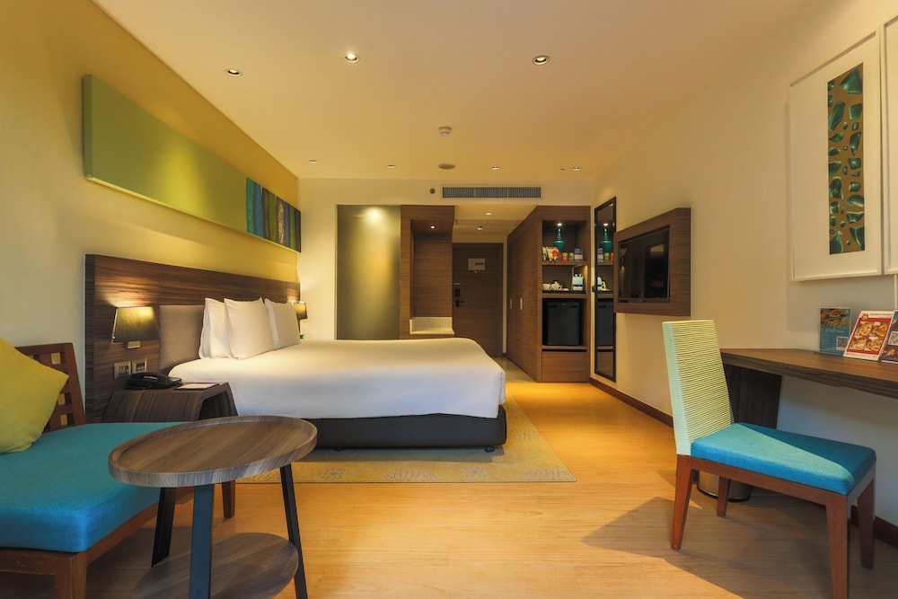 Holiday Inn Resort Phuket Karon Beach by IHG — Hotel rooms in Karon, Phuket Province