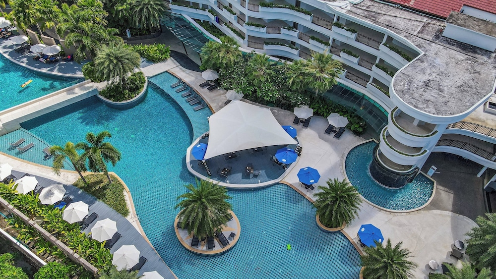 Holiday Inn Resort Phuket Karon Beach by IHG — Swimming pool in Karon, Phuket Province