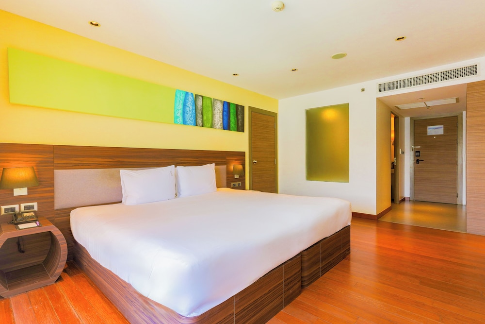 Holiday Inn Resort Phuket Karon Beach by IHG — Hotel rooms in Karon, Phuket Province