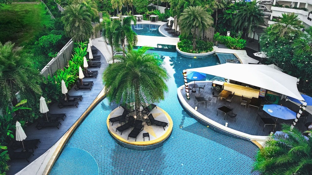 Holiday Inn Resort Phuket Karon Beach by IHG — Swimming pool in Karon, Phuket Province