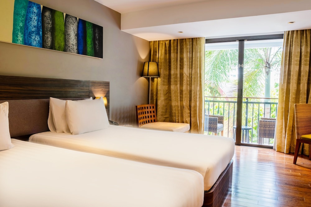 Holiday Inn Resort Phuket Karon Beach by IHG — Hotel rooms in Karon, Phuket Province