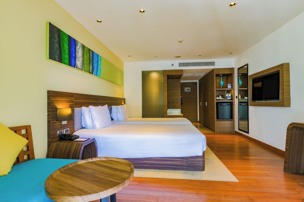 Holiday Inn Resort Phuket Karon Beach by IHG — Hotel rooms in Karon, Phuket Province