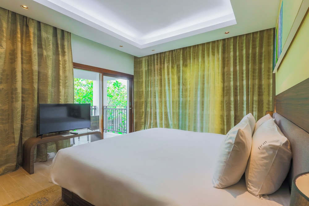 Holiday Inn Resort Phuket Karon Beach by IHG — Hotel rooms in Karon, Phuket Province