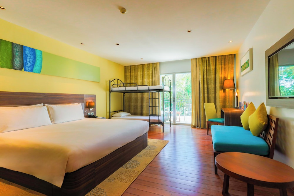Holiday Inn Resort Phuket Karon Beach by IHG — Hotel rooms in Karon, Phuket Province