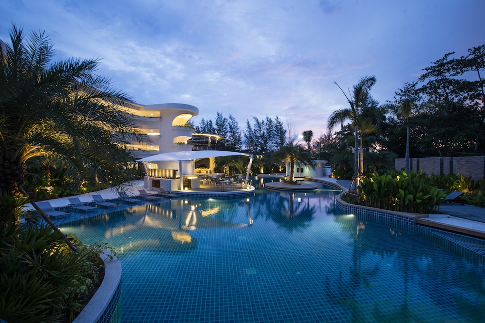 Holiday Inn Resort Phuket Karon Beach by IHG — Swimming pool in Karon, Phuket Province