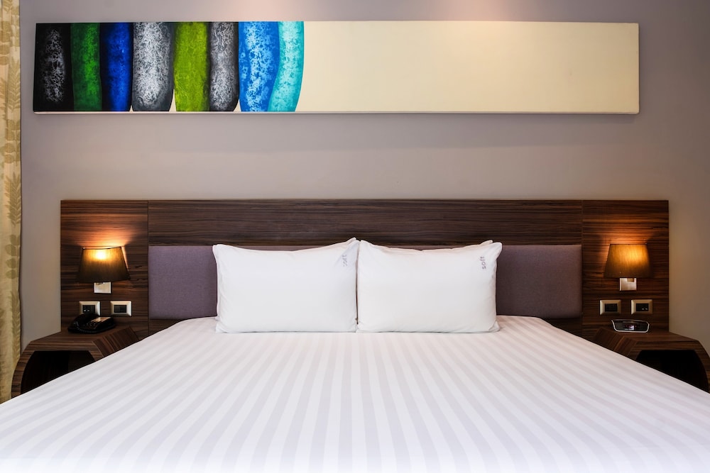 Holiday Inn Resort Phuket Karon Beach by IHG — Hotel rooms in Karon, Phuket Province
