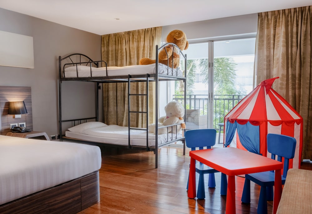 Holiday Inn Resort Phuket Karon Beach by IHG — Hotel rooms in Karon, Phuket Province