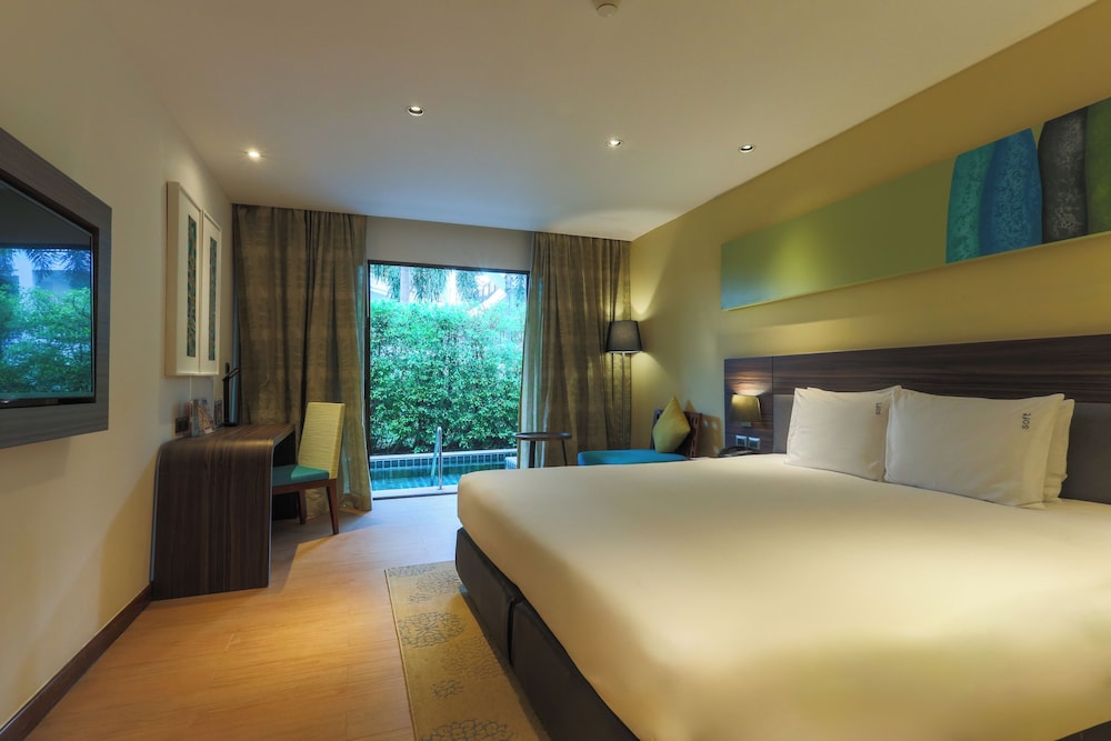 Holiday Inn Resort Phuket Karon Beach by IHG — Hotel rooms in Karon, Phuket Province