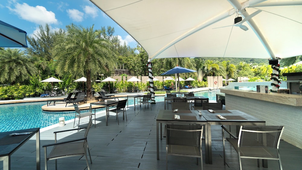 Holiday Inn Resort Phuket Karon Beach by IHG — Restaurant & bars in Karon, Phuket Province