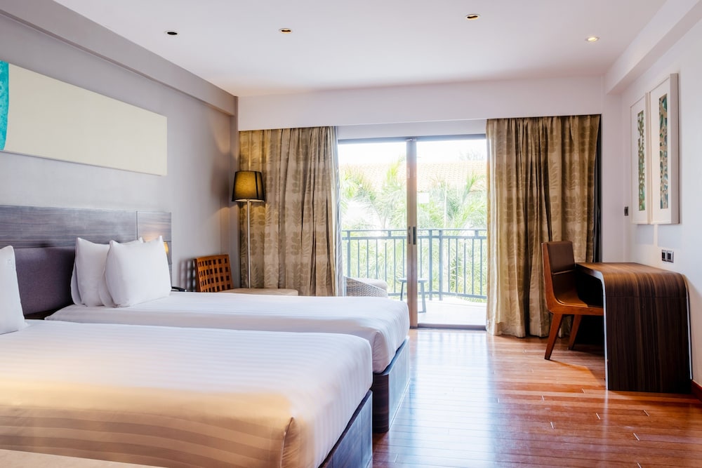 Holiday Inn Resort Phuket Karon Beach by IHG — Hotel rooms in Karon, Phuket Province