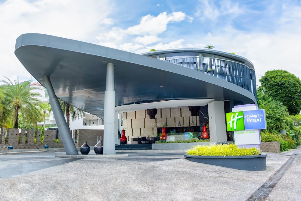 Holiday Inn Resort Phuket Karon Beach by IHG — Hotel building in Karon, Phuket Province