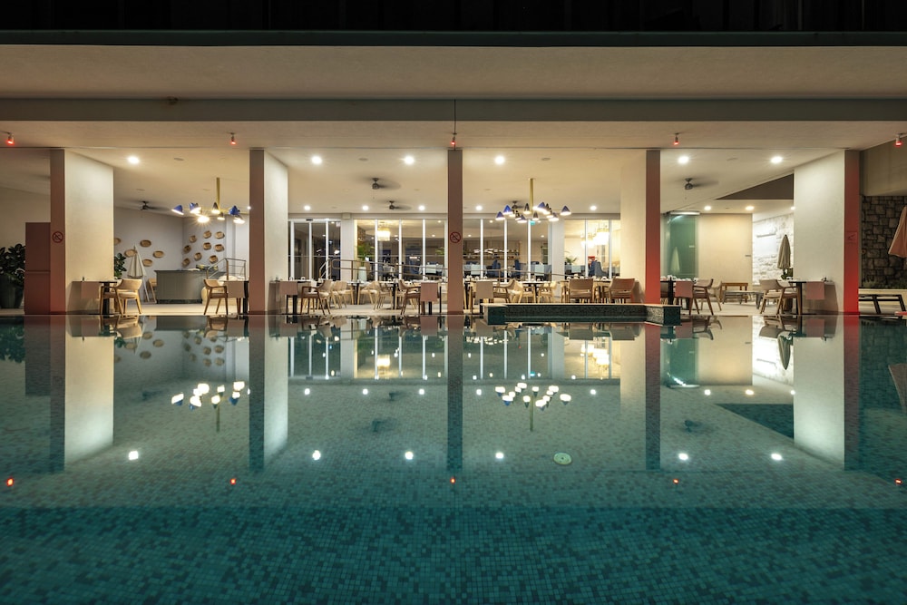 Royal Blue Hotel — Swimming pool in Dubrovnik, Dubrovnik-Neretva
