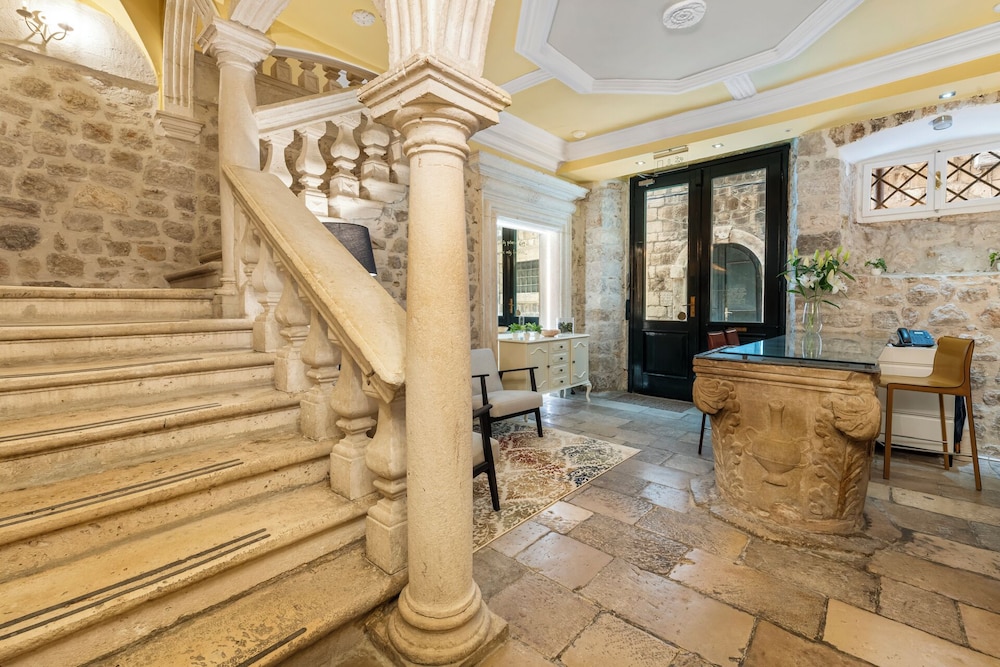 Palmotta Palace — Hotel building in Dubrovnik, Dubrovnik-Neretva