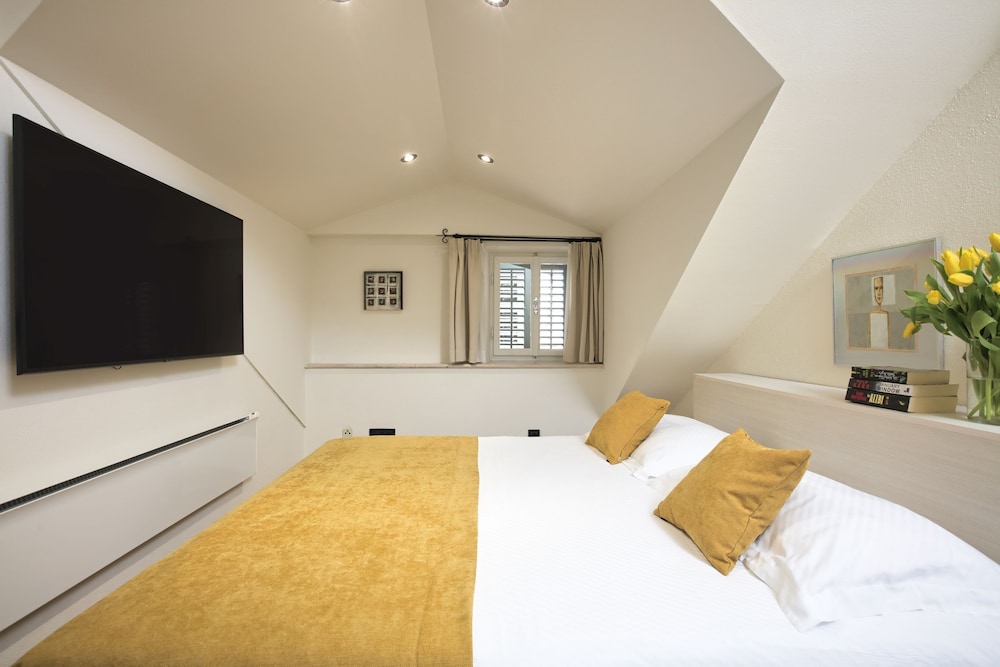 Palmotta Palace — Hotel rooms in Dubrovnik, Dubrovnik-Neretva