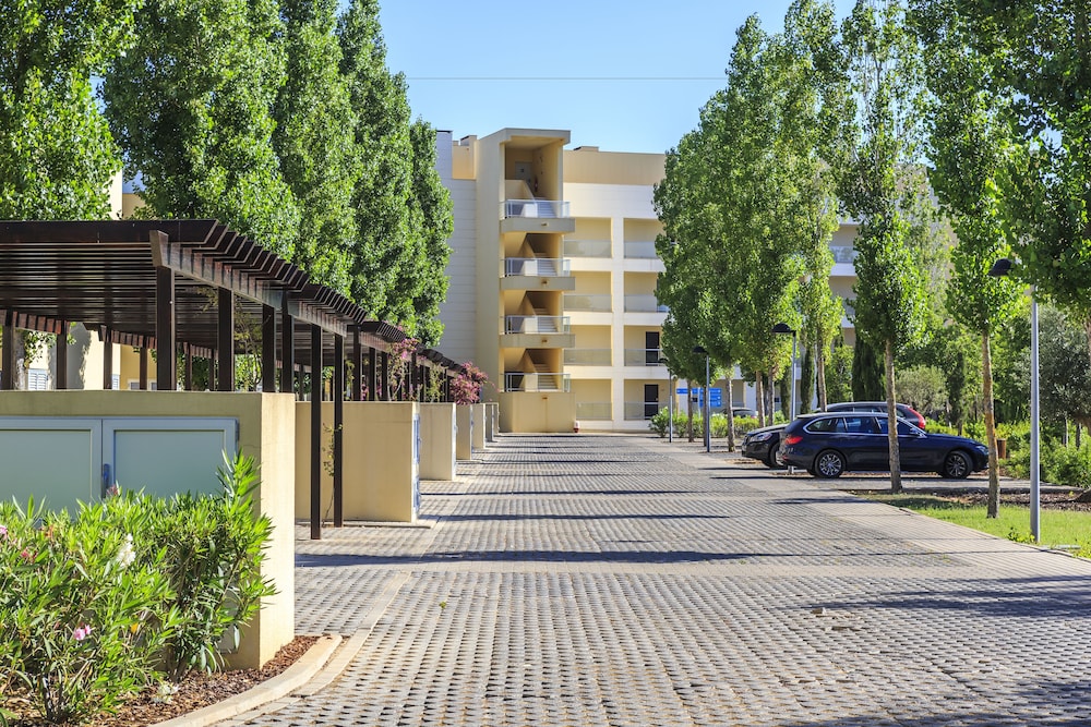 Laguna Vilamoura — Hotel building in Vilamoura, Faro