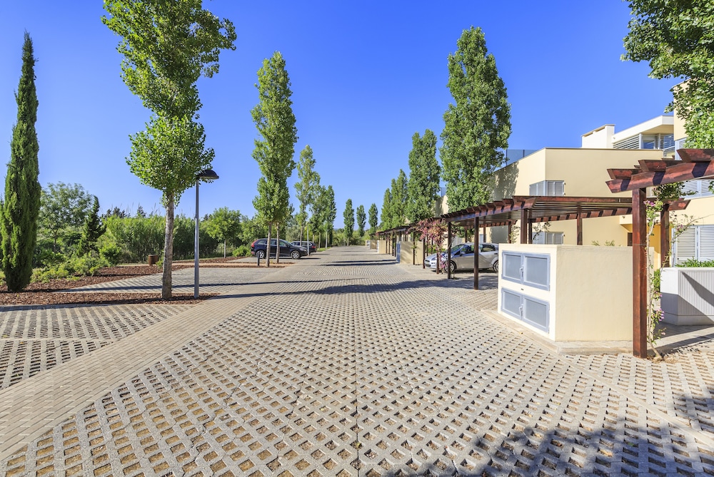 Laguna Vilamoura — Hotel building in Vilamoura, Faro