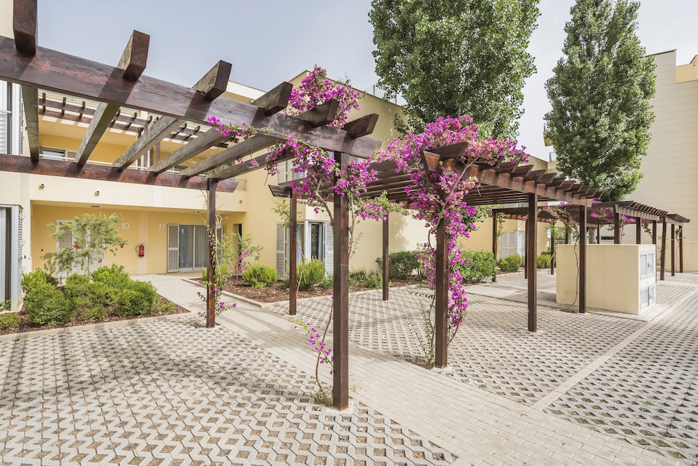 Laguna Vilamoura — Hotel building in Vilamoura, Faro