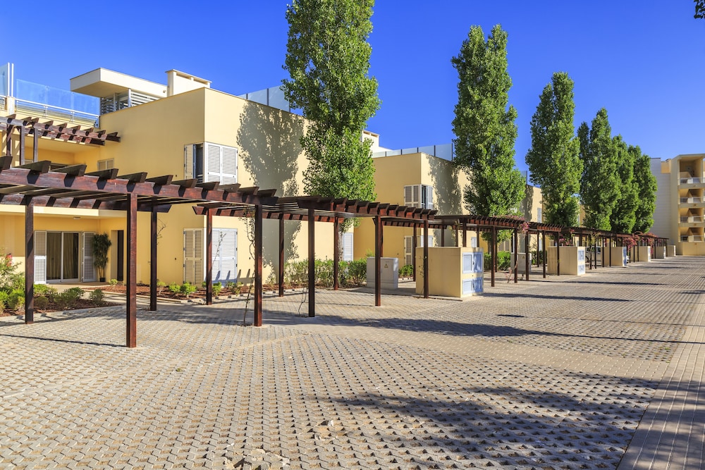 Laguna Vilamoura — Hotel building in Vilamoura, Faro