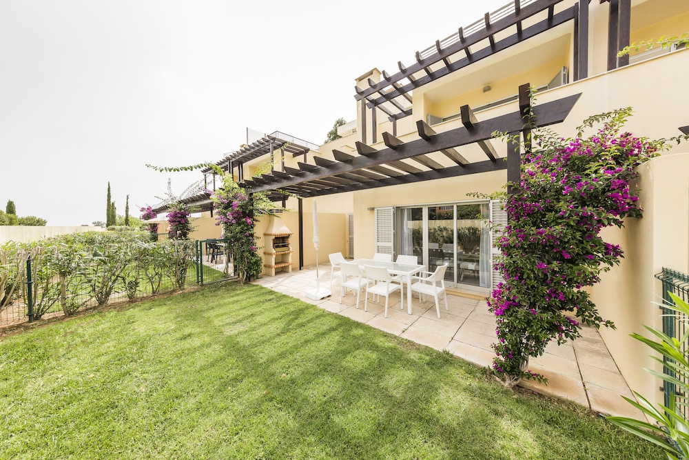 Laguna Vilamoura — Hotel building in Vilamoura, Faro