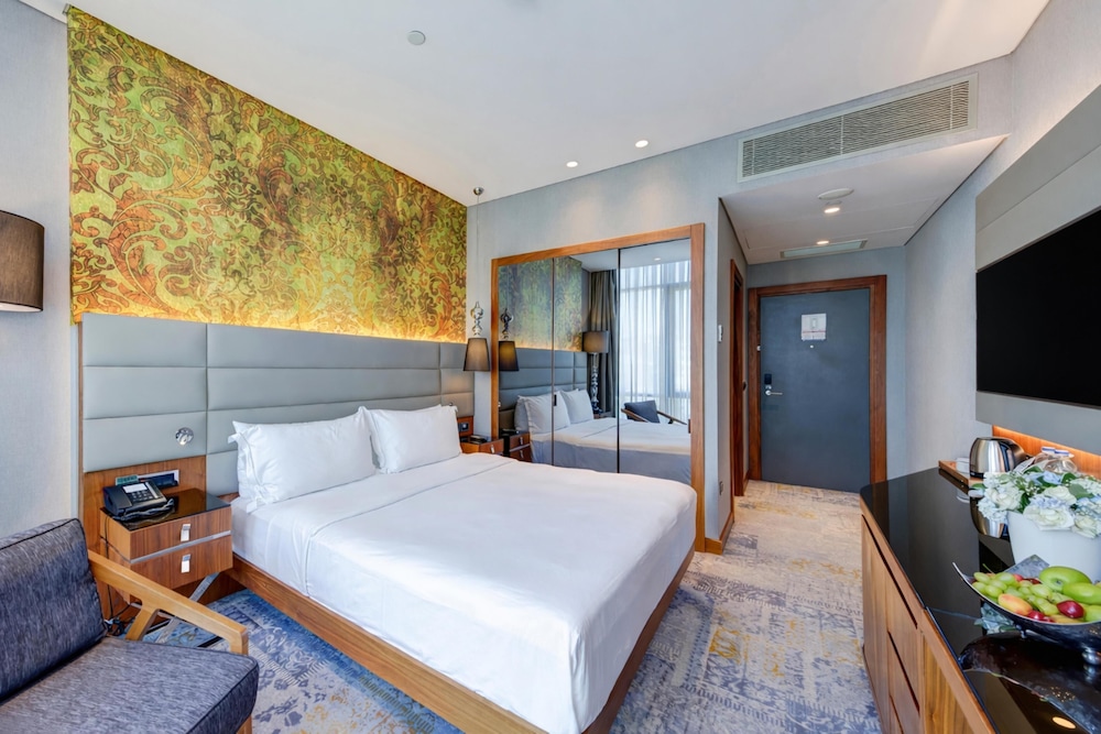 DoubleTree by Hilton Hotel Istanbul - Piyalepasa — Hotel rooms in Istanbul, Istanbul