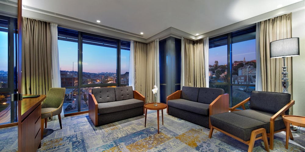 DoubleTree by Hilton Hotel Istanbul - Piyalepasa — Hotel rooms in Istanbul, Istanbul